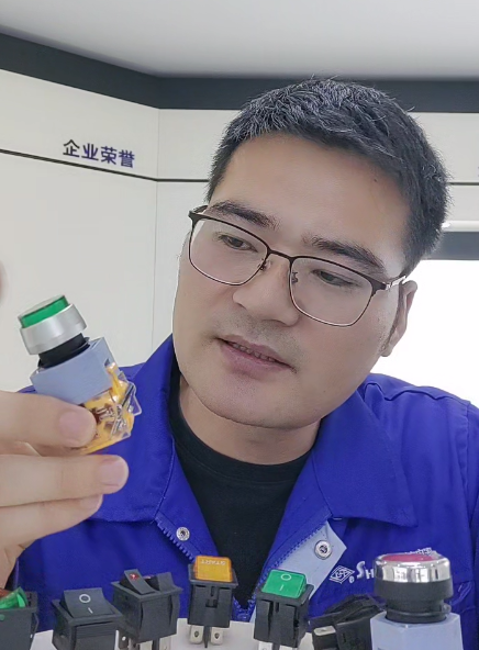 直播2.png 直播2.png